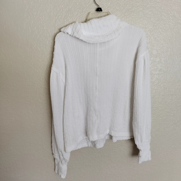 Free People We The Free Henley Cowl Neck Asymmetrical buttoned Pullover sz M - Picture 6 of 6